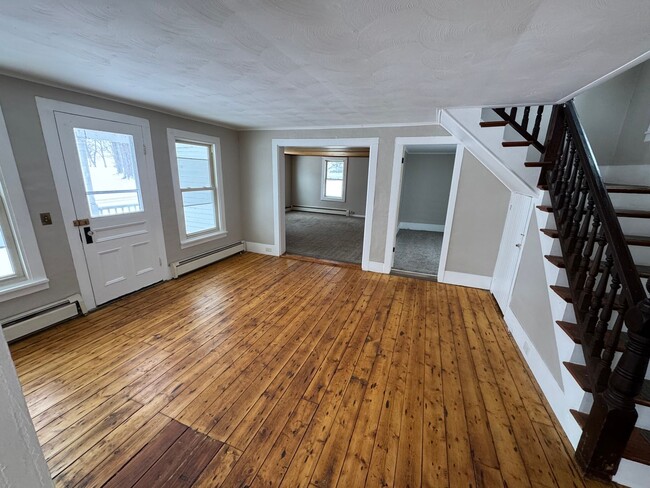 Building Photo - 5 bedroom house