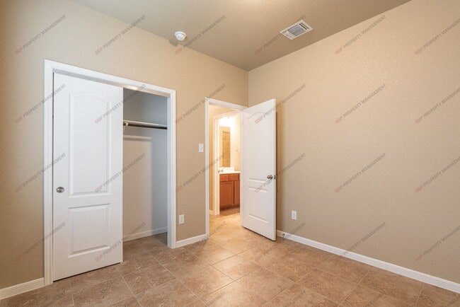 Building Photo - 7605 Hickman St