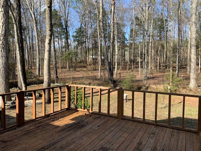 Building Photo - BEAUTIFUL 3 BEDROOM HOME
