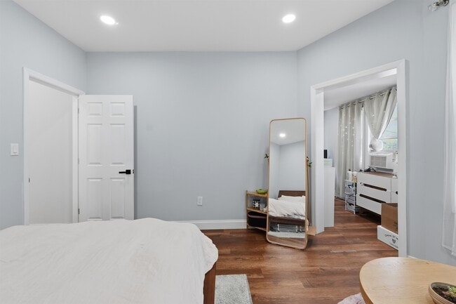 Building Photo - 17 Troy St