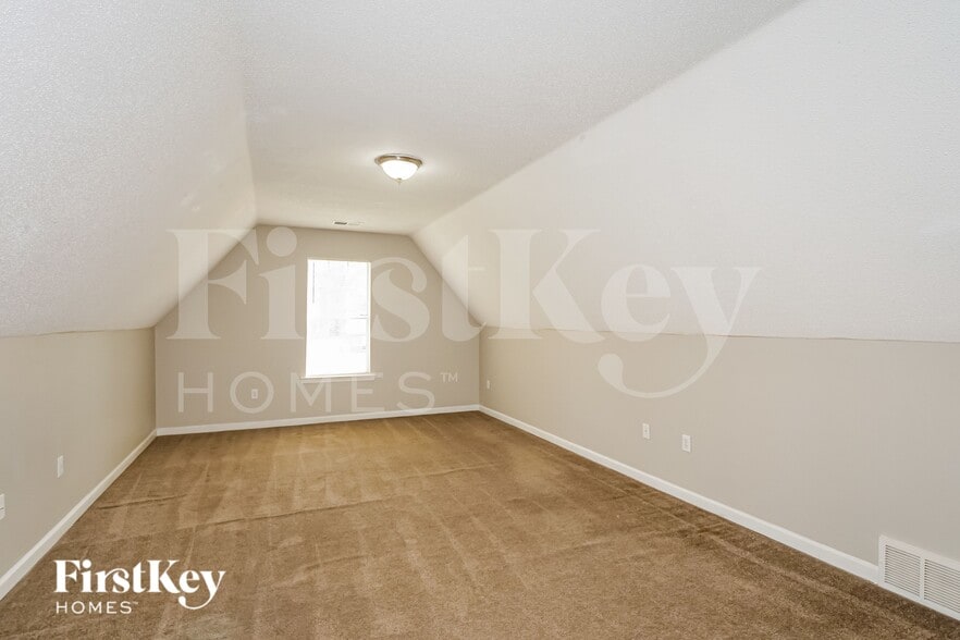 Building Photo - 7601 Broken Hickory Dr