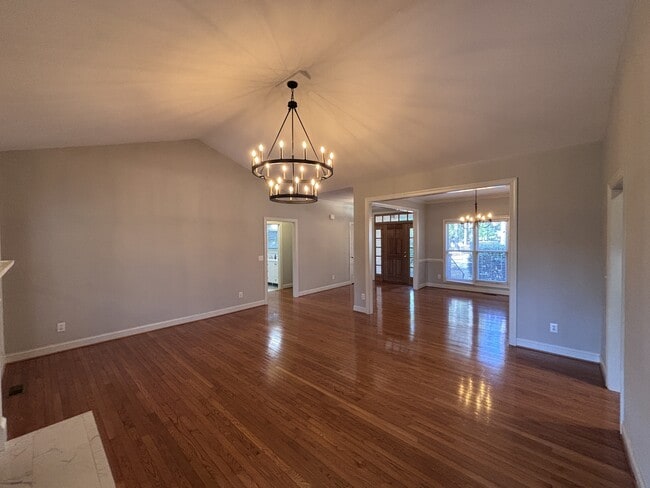 Building Photo - 420 Lake Forest Dr SE