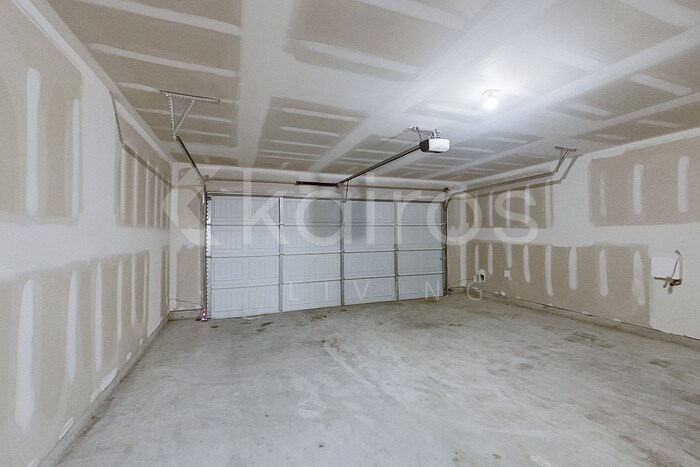 Building Photo - 223 Big Oak