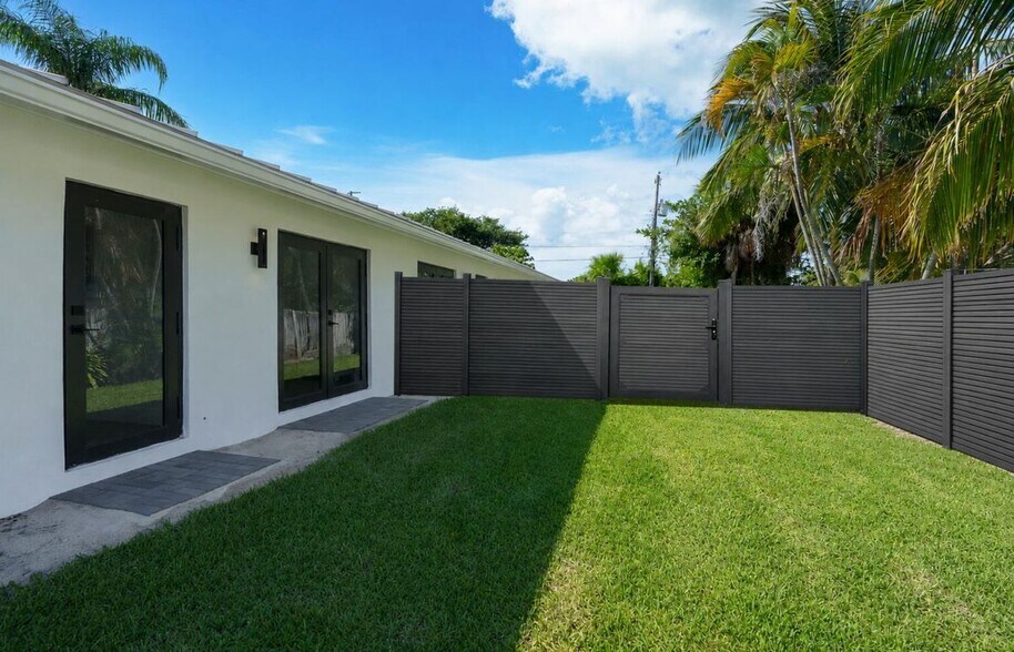 Building Photo - 303 De Carie St