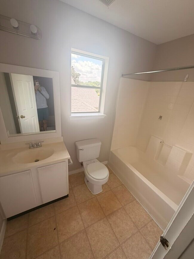 Building Photo - 22018 Willow Shadows Dr