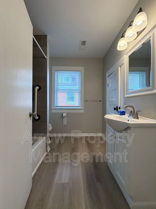 Building Photo - 136 N 27th St
