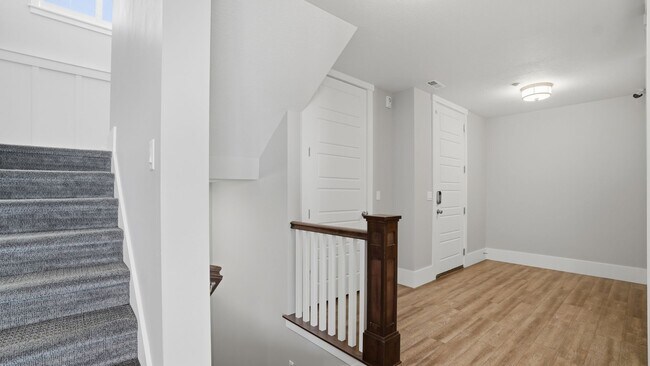 Building Photo - Luxurious Herriman 6 Bed with Indoor Court, Theater & Stunning Views!!!
