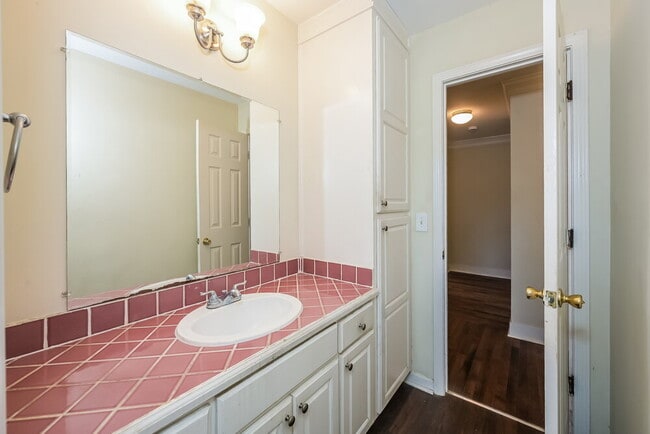 Building Photo - 521 Sequoia Ct