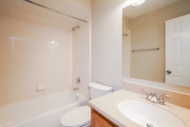 Building Photo - Spacious 3 Bedroom Kissimmee Home