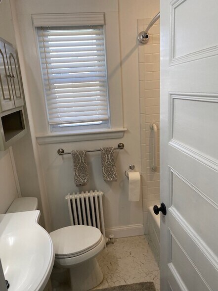 Building Photo - 264 Washington St