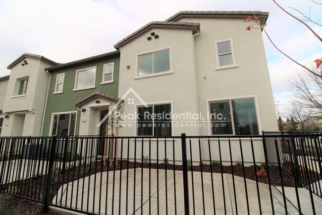 Building Photo - Brand New 3bd/2.5ba North Natomas Townhous...