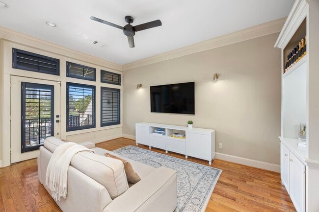 Building Photo - 1312 Crocker St