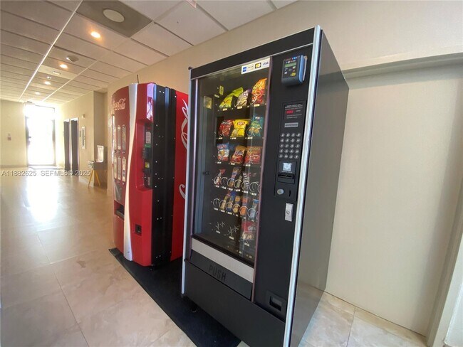 Building Photo - 20515 E Country Club Dr