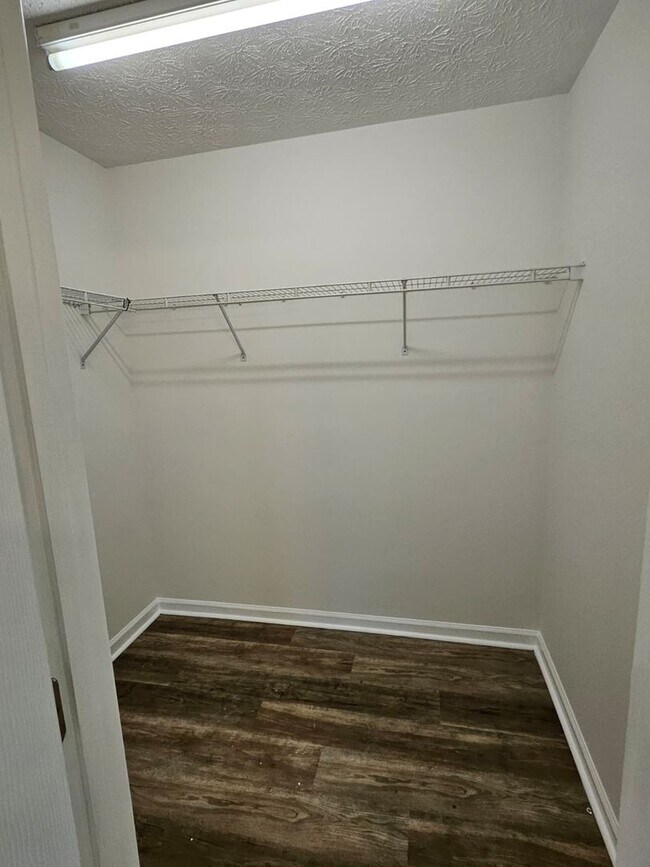 Building Photo - For rent 3 bedroom, 2 bath home