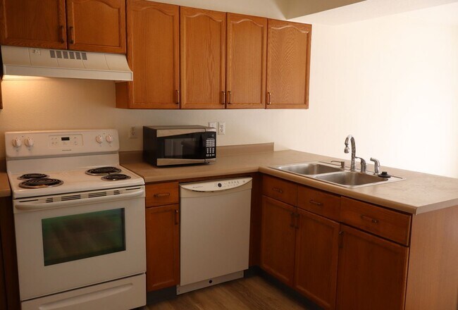 Building Photo - 419 Sundance Cir N