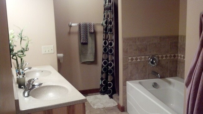 Building Photo - 147 Dogwood Dr