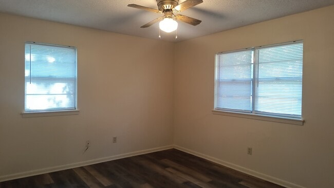 Building Photo - 7211 Rustic Cir