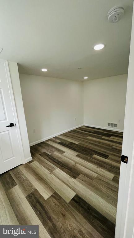 Building Photo - 5015 Wilkens Ave