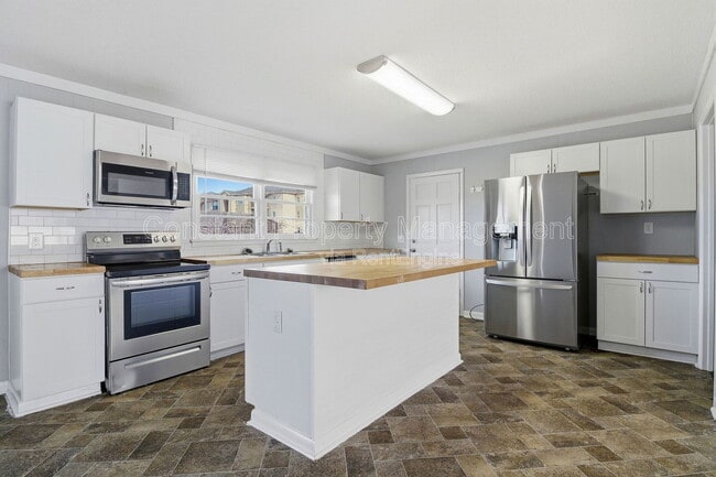 Building Photo - 105 Maxwell Dr