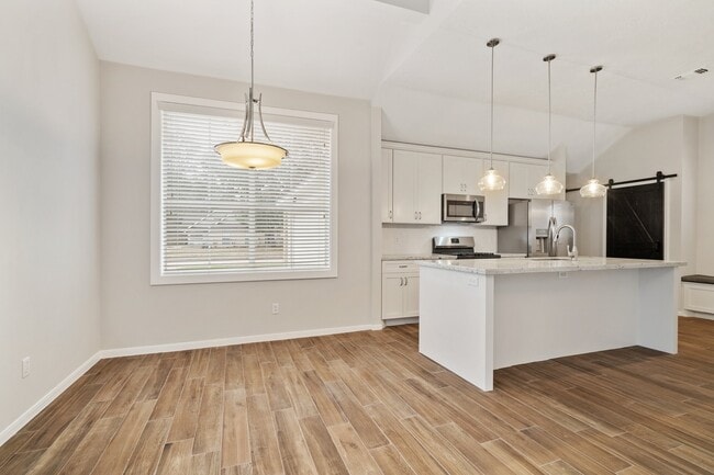 Building Photo - 1931 Invermere Dr