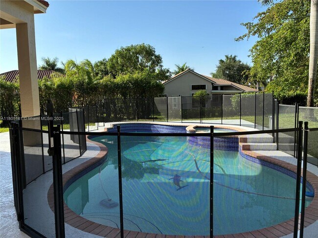 Building Photo - 384 Coconut Cir