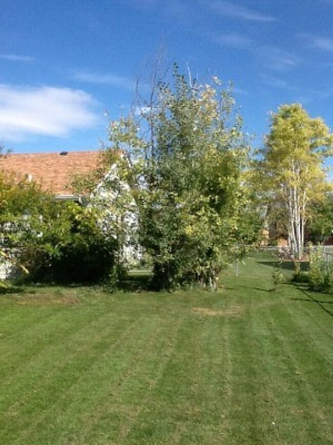 Building Photo - Home in Friendly Manhattan, Montana