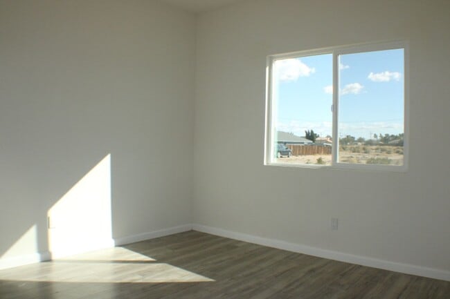 Building Photo - 7820 Bay Ave