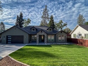 Building Photo - Limited Time Move-In Special! $500 off your first month's rent! 4 Bed 2.5 Bathroom House in Parad...