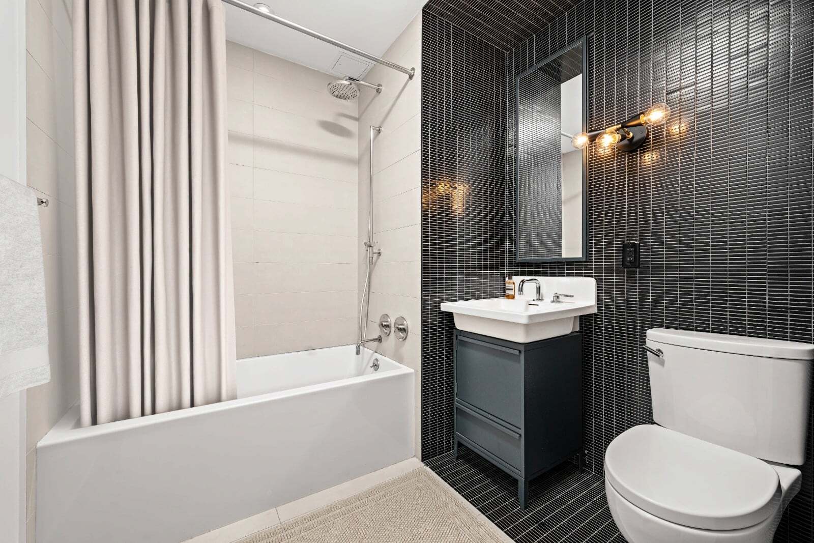 Building Photo - 123 Melrose St