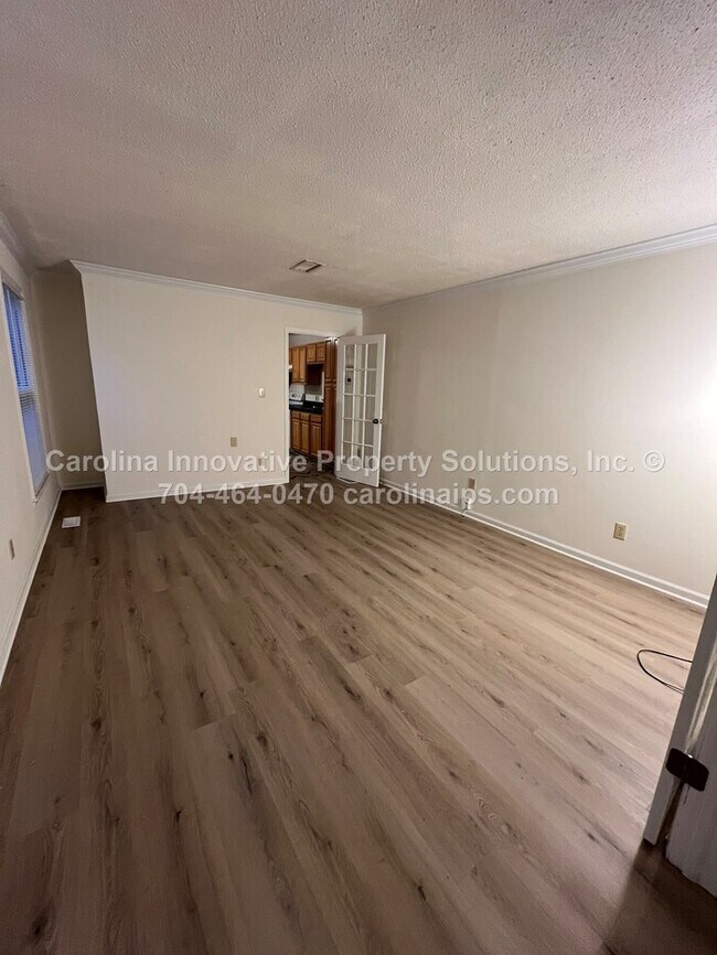 Building Photo - 4535 Dawnwood Dr