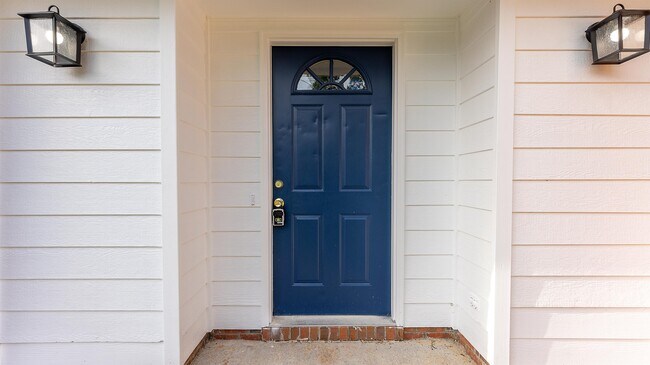 Building Photo - 6806 Cove Cir