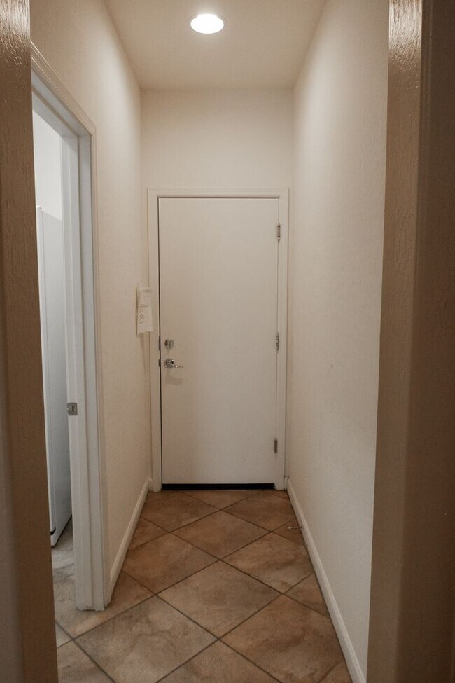 Building Photo - 4 Bed + Office | 3 Bath | 3-Car Garage | E...