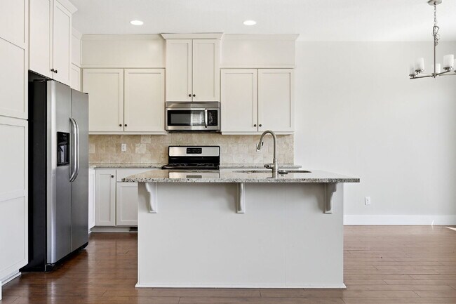 Building Photo - 3BR/2.5BA Townhome in Larkspur — Old Mill, Downtown & Bachelor All Close By
