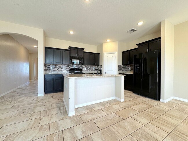 Building Photo - Northeast El Paso 4 Bed Refrig A/C!