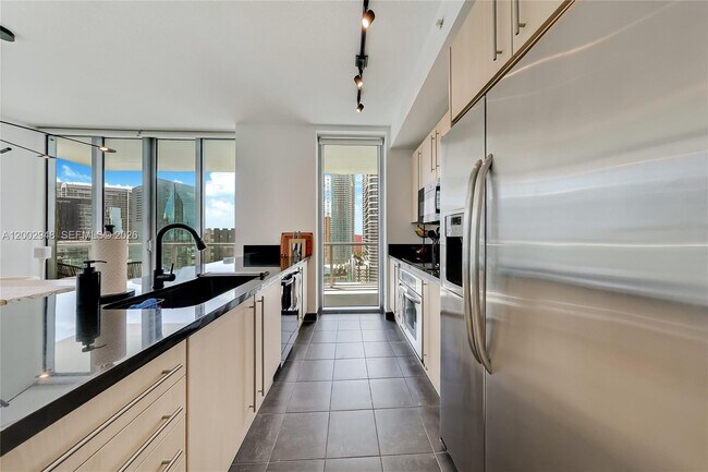 Building Photo - 1111 SW 1st Ave