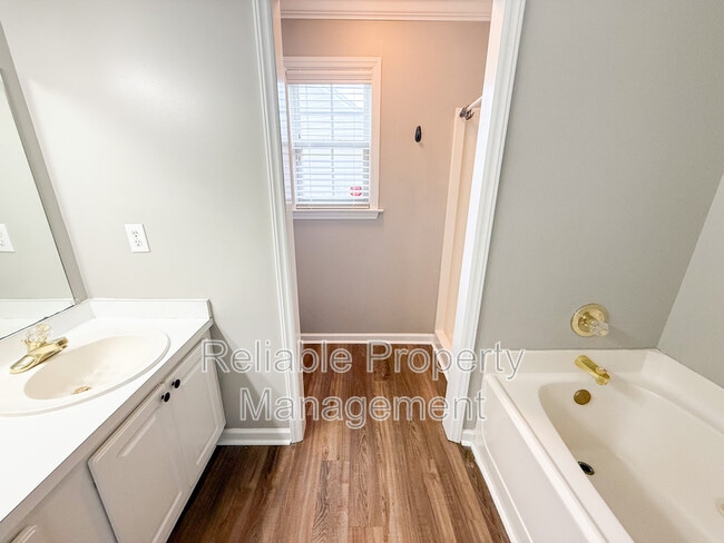 Building Photo - 805 Phillips Pointe Dr