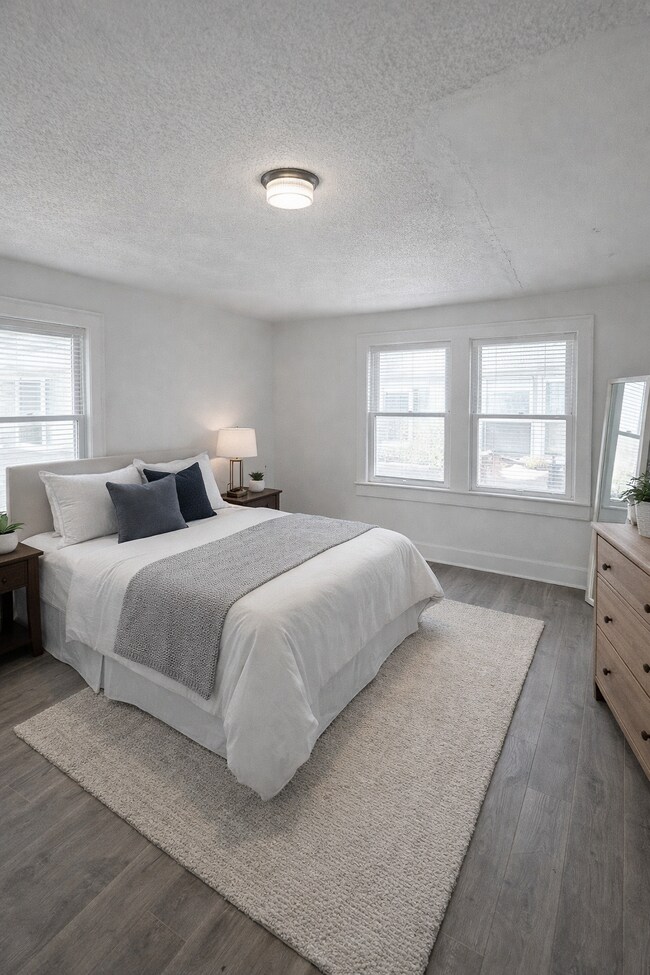 Building Photo - 1133 Lasalle St