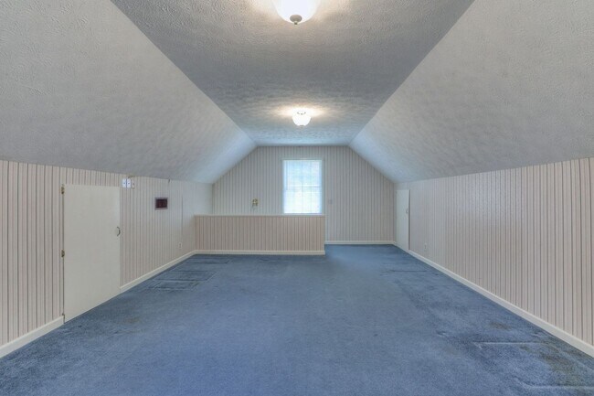 Building Photo - 2303 Friendship Dr