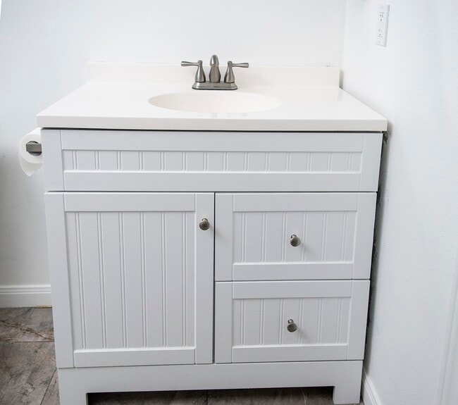 Building Photo - 605 Orangewood Dr