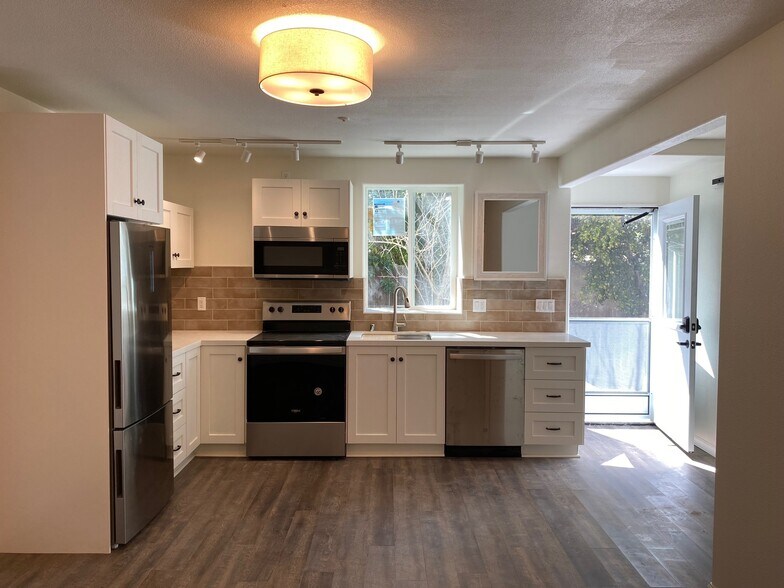 Kitchen - 709 Bozanich Cir