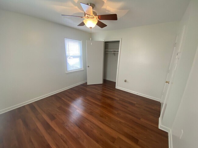 Building Photo - Renovated Apartment Near Duke West / W&D /...