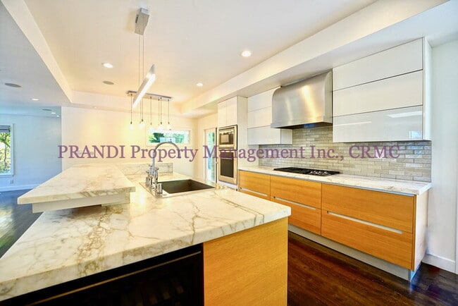 Building Photo - 10 Idalia Ct