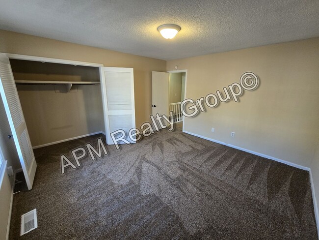 Building Photo - Two Bedroom in Harbison