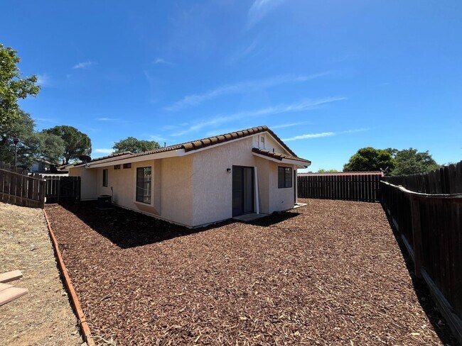 Building Photo - 309 Oak Meadow Ln