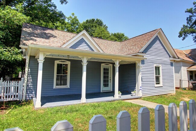 Primary Photo - Beautifully Renovated 3bd/2ba Home Less Th...