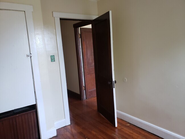 Building Photo - 702 Stambaugh Ave