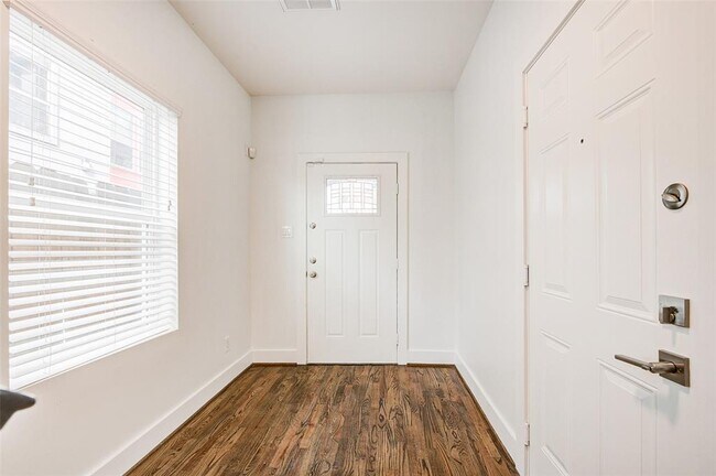 Building Photo - 1607 Colorado St