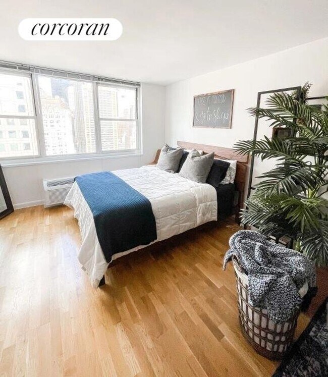 Primary Photo - 255 W 94th St