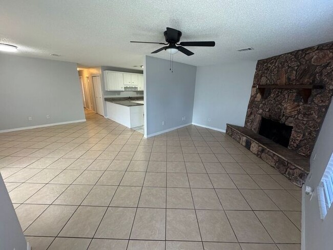 Building Photo - Gulf Breeze - Villa East - 3 bedroom, 2 ba...