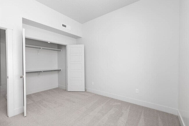 Building Photo - 4 bed | 2.5 bath | 2 car in Desert Canyons